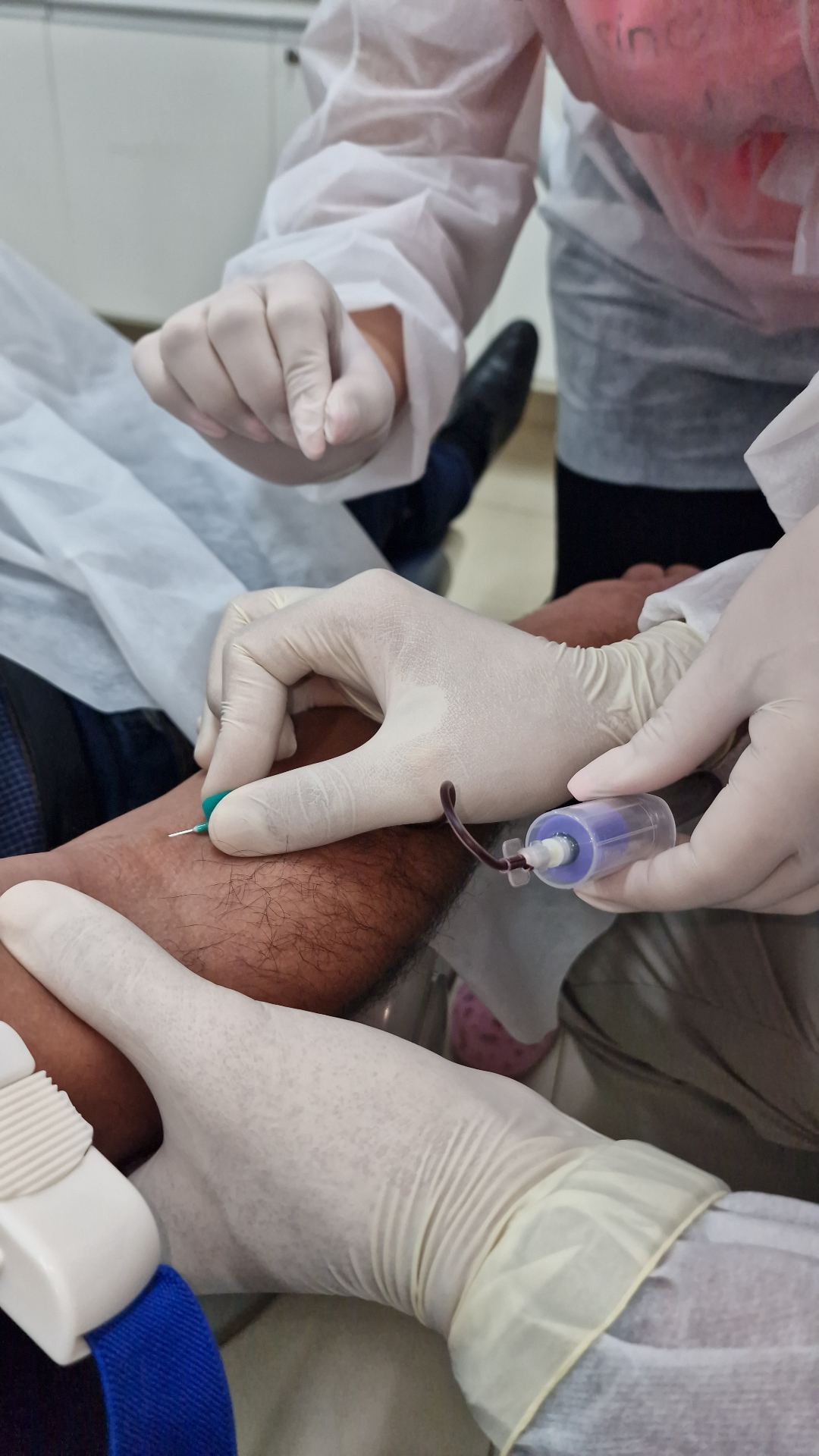Colheita de sangue para preparação de PRF durante a formação